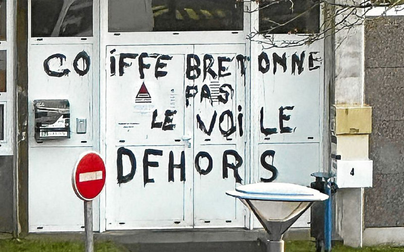 Islamophobic Graffiti Targets Mosque in Guingamp, France; First Such Incident in 40 Years