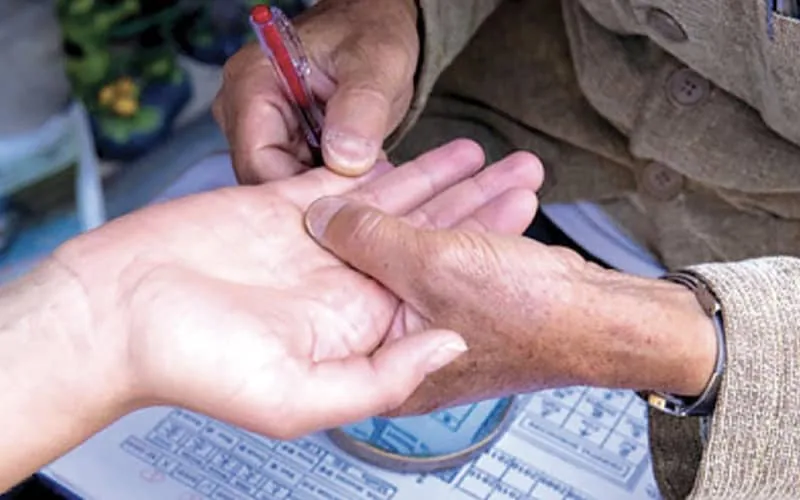 Lawyer and Customs Officer Arrested in Multi-Million Dirham "Samaoui" Scam Targeting Pilgrims