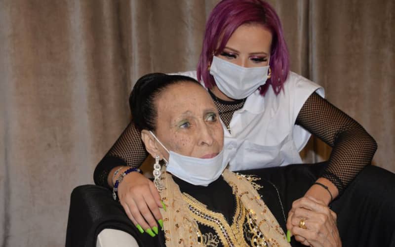 Legendary Moroccan Singer Hajja Hamdaouia Retires at 90, Ending 50-Year Career