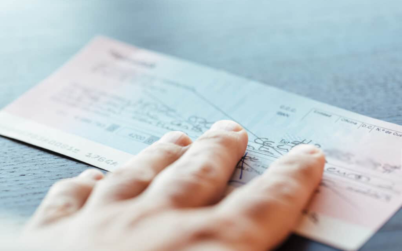 Man Swallows $40,000 Check During Dispute with Lawyer in Morocco