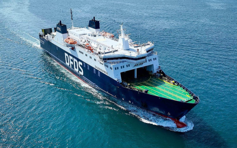 Maritime Chaos: FRS Ferry Delay Strands 1,200 Moroccan Travelers in Algeciras Port