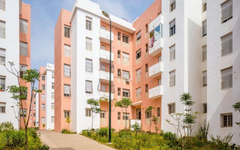 Moroccan Central Bank Urges Banks to Reduce Real Estate Holdings Amid Market Concerns