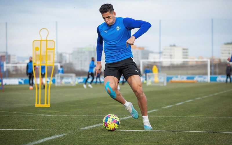 Moroccan Defender Abdelkabir Abqar Aims for National Team Call-Up