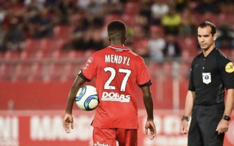 Moroccan Defender Mendyl Aims for National Team Return After Bundesliga Struggles