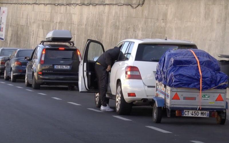 Moroccan Expats Stranded at Spanish Border, Await Reopening to Return Home