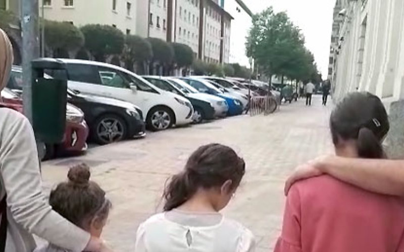 Moroccan Family with Young Children Faces Homelessness After Illegal Entry into Spain