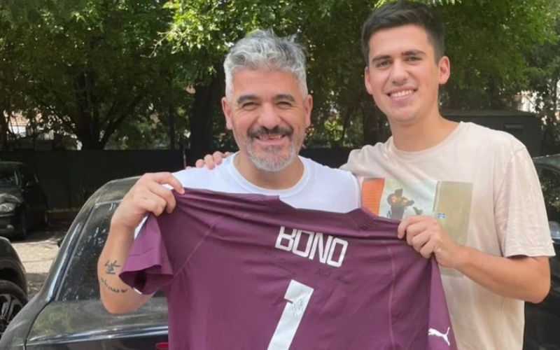 Moroccan Goalkeeper Bounou Exchanges Jerseys with Argentine Soccer Legend Ortega