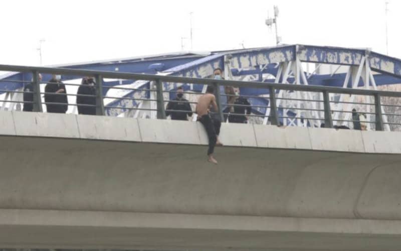 Moroccan Immigrant Rescued After Suicide Attempts on Spanish Bridge