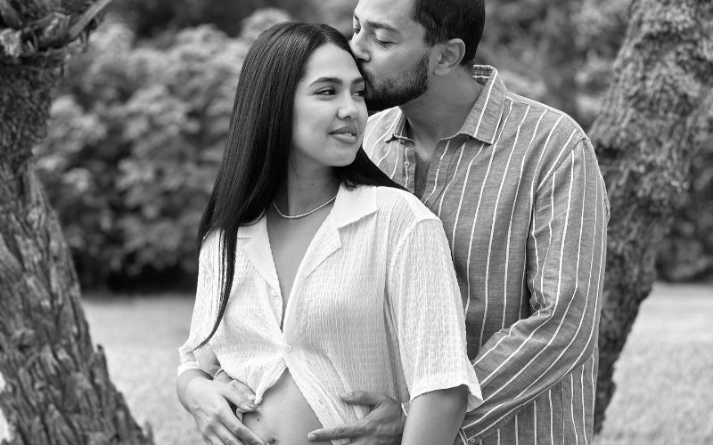 Moroccan Pop Star Manal Benchlikha Reveals Pregnancy on Social Media