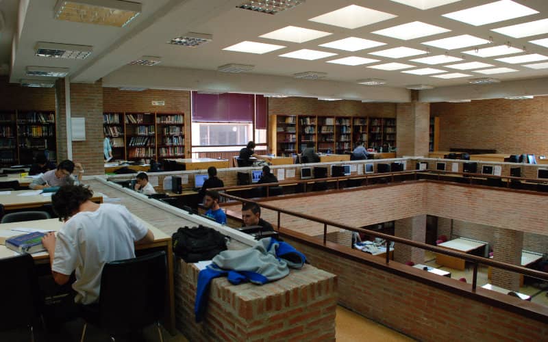 Moroccan Students Exploit Spanish University Enrollment for Visa Access