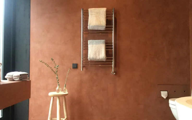 Moroccan Tadelakt Plaster Gains Popularity in French Home Decor