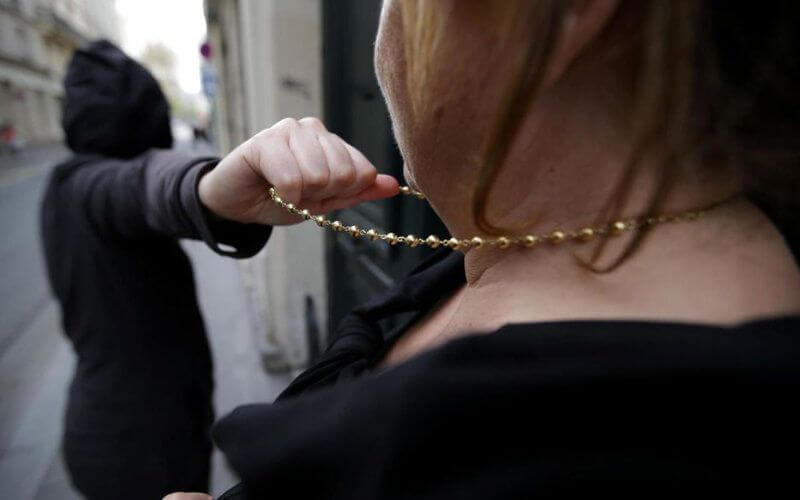Moroccan Teen Arrested for $3,800 Necklace Theft After Mother Aids Police