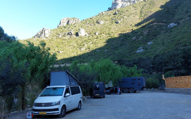 Moroccan Tourist Hotspot Sparks Outrage Over Steep Parking Fees in Akchour