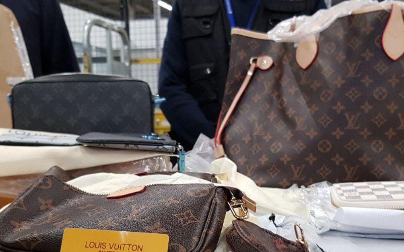 Moroccan Vacation Trap: French Tourists Risk Hefty Fines for Counterfeit Souvenirs