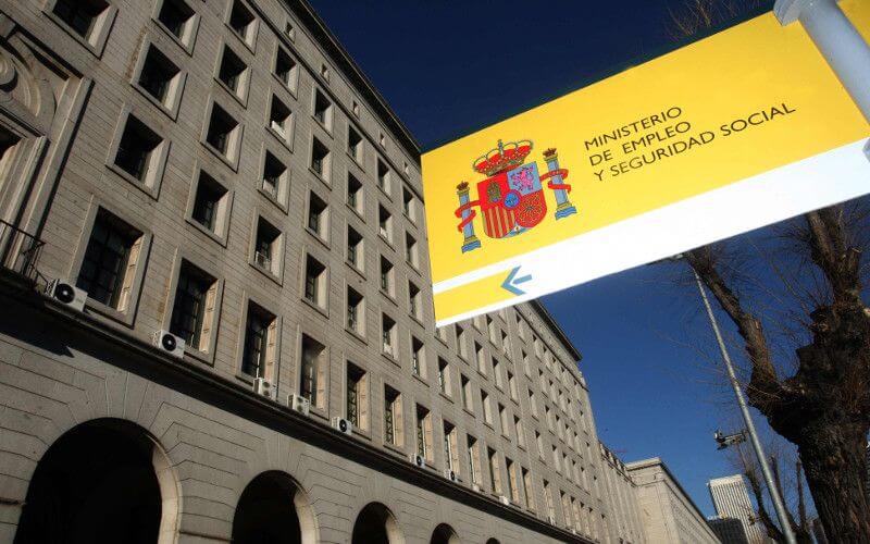 Moroccan Workers Lead Foreign Social Security Enrollments in Spain