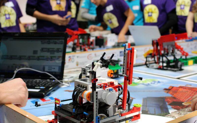 Moroccan Youth Team Advances to World Lego Robotics Competition in Detroit