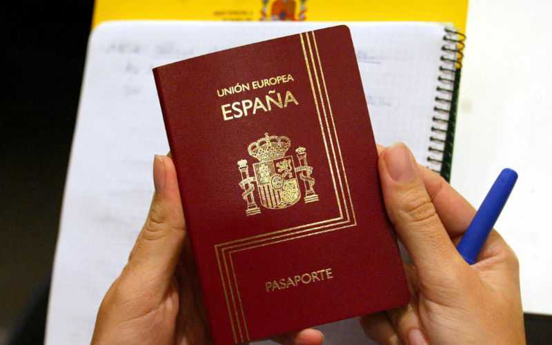 Moroccans Lead in Spanish Citizenship Grants, Eurostat Data Shows