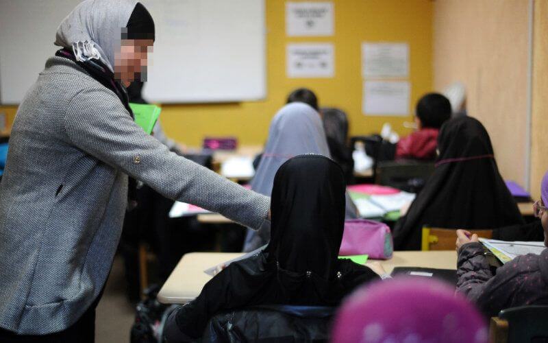 Muslim Schools in France: Experts Debate Integration and Educational Impact