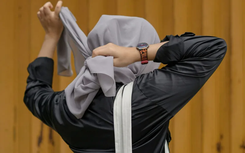 Muslim Woman's Veil Torn Off in Alleged Hate Crime Attack in Poissy, France