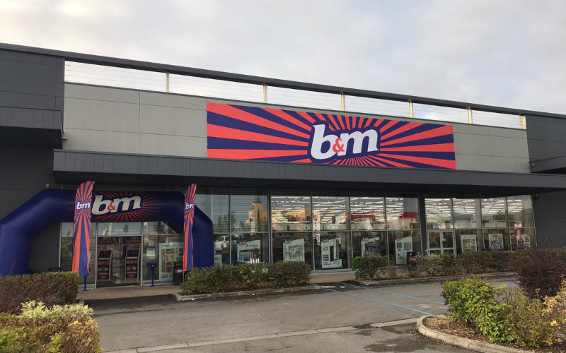 Nursing Assistant Files Complaint Over Alleged Racist Slurs at B&M Store in Beauvais