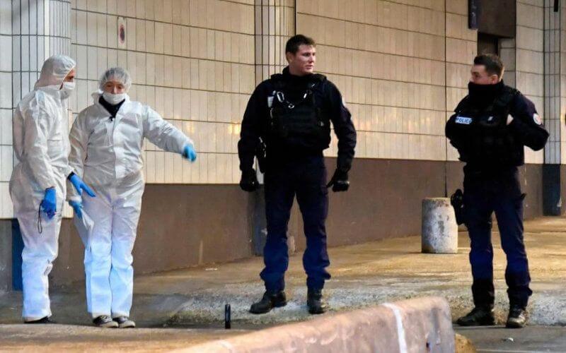 Police Fatally Shoot Armed Man in Paris Business District After Failed Taser Attempt
