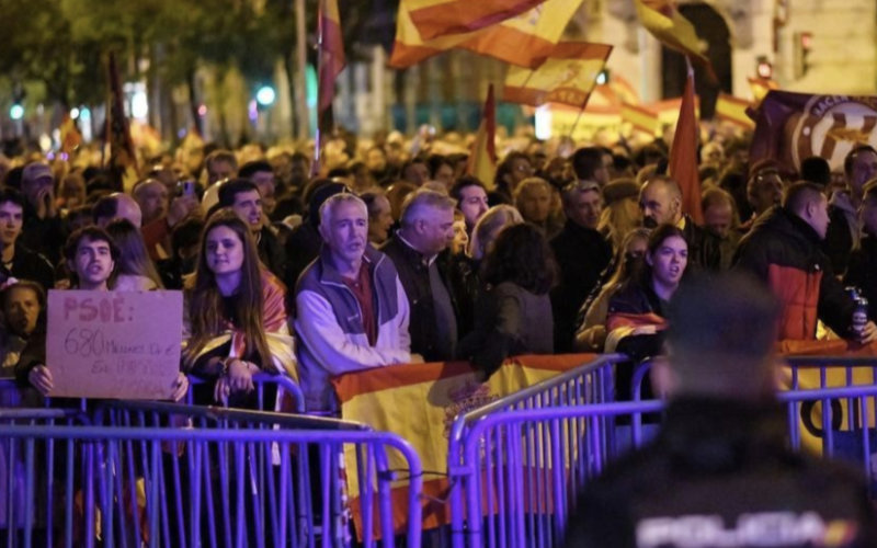 Protests in Madrid Turn Anti-Moroccan as Thousands Rally Against PSOE-Junts Deal
