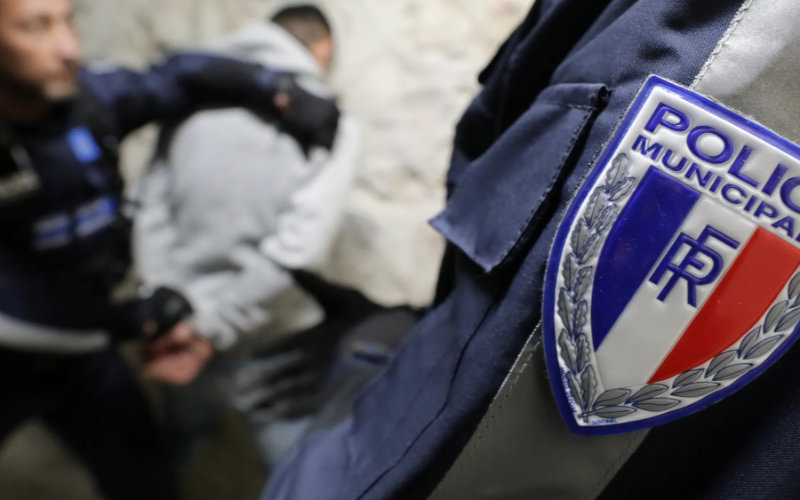 Racist Attack in Southern France: Elderly Man Assaulted with Hammer, Suspects at Large