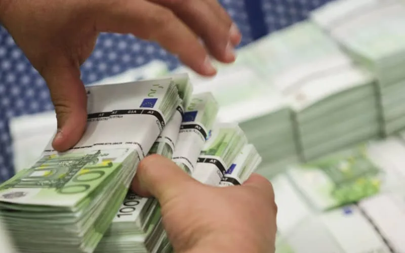 Remittances from Moroccan Expats Drop, Raising Economic Concerns