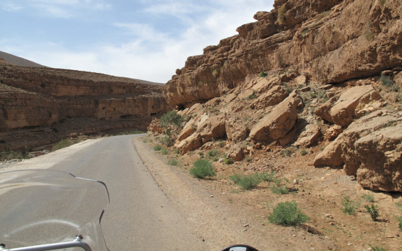 Road Closure: Imilchil-Tinghir Route Shut for Rockfall Prevention Work