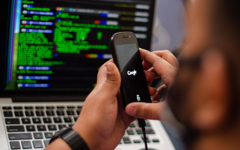 Spanish Police Hunt Moroccan Cybercrime Ring in Million-Euro Fraud Case