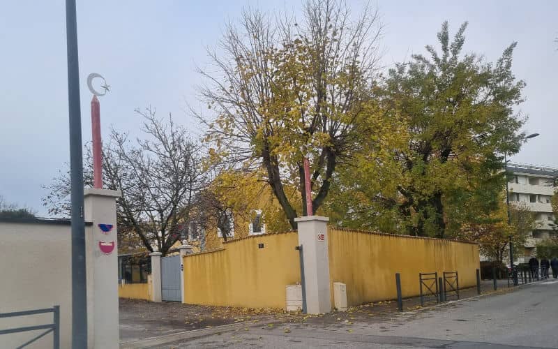 Stones Hurled at Turkish Mosque in Romans-sur-Isère, Damaging Property