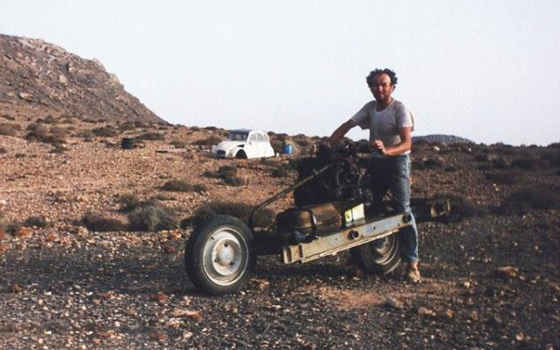 Stranded Frenchman Converts Broken 2CV into Makeshift Motorcycle in Sahara Desert