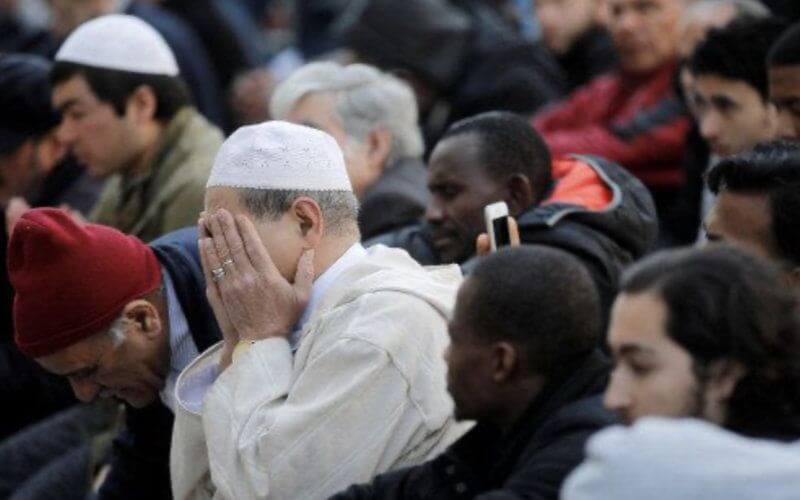 Study: 42% of French Muslims Report Experiencing Racism and Discrimination