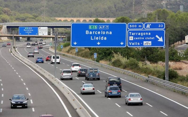 Summer Highway Heists: Mossos Warn of Thieves' Diversion Tactics Targeting Moroccan Travelers