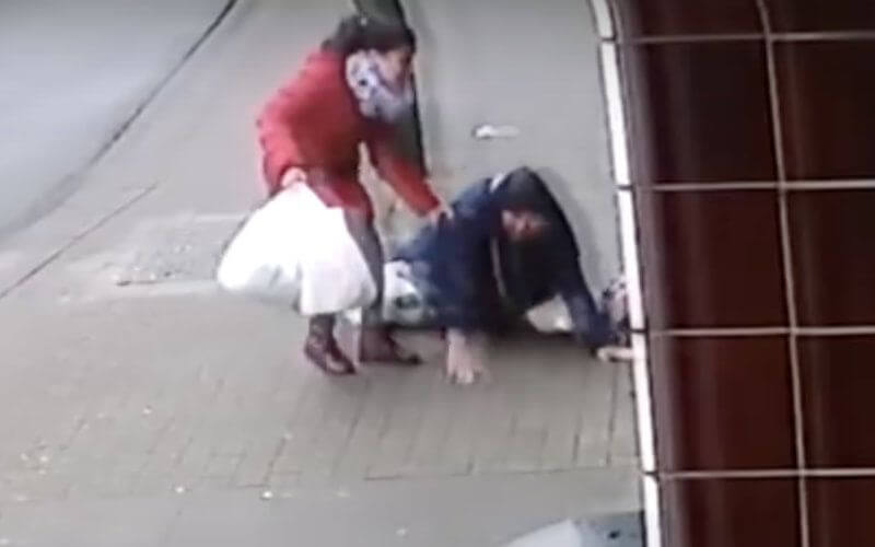 Unprovoked Attack on Muslim Woman in Brussels Caught on Camera, Suspect Sought