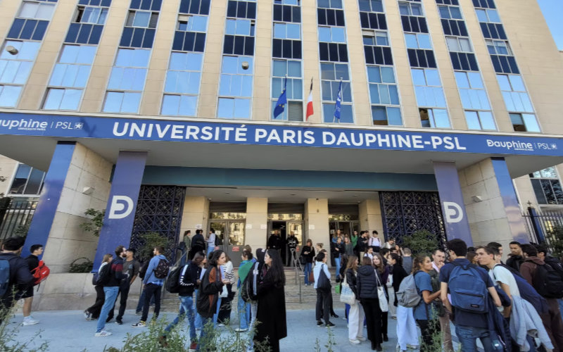 Veiled Student Faces Islamophobic Remarks During Exam at Paris University
