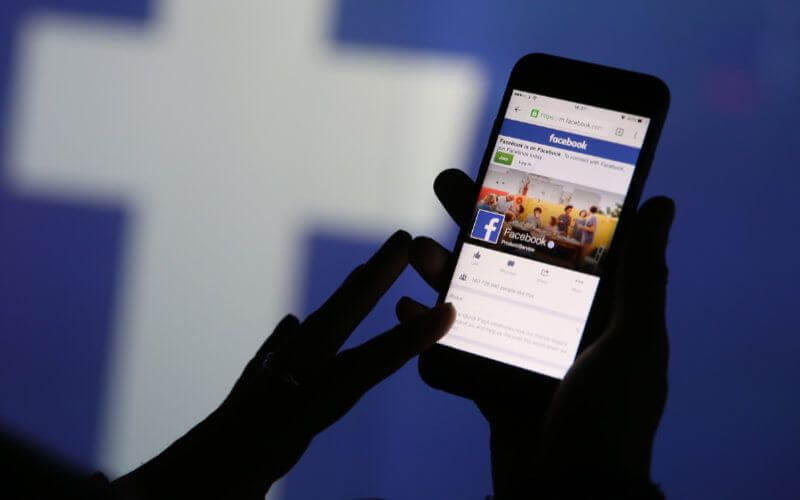 Facebook Dominates as Top News Source for Young Moroccans, Study Finds