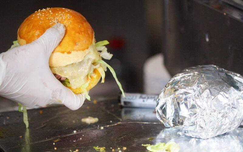 Fast Food Chains in Morocco See Surge in Demand, Raising COVID-19 Concerns