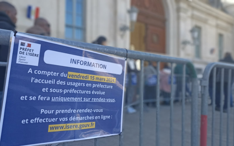 Isère Prefecture Under Fire for Mishandling Immigrant Residency Renewals