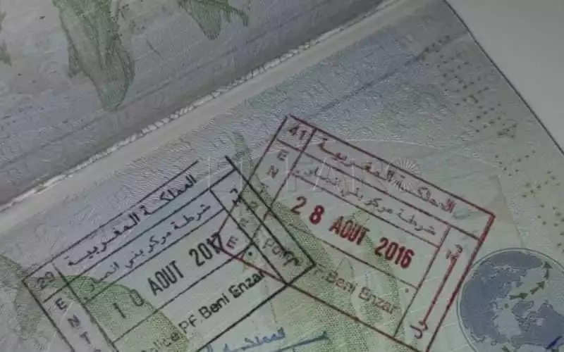 Moroccan Travelers Protest Inefficient Passport Stamping at Airports