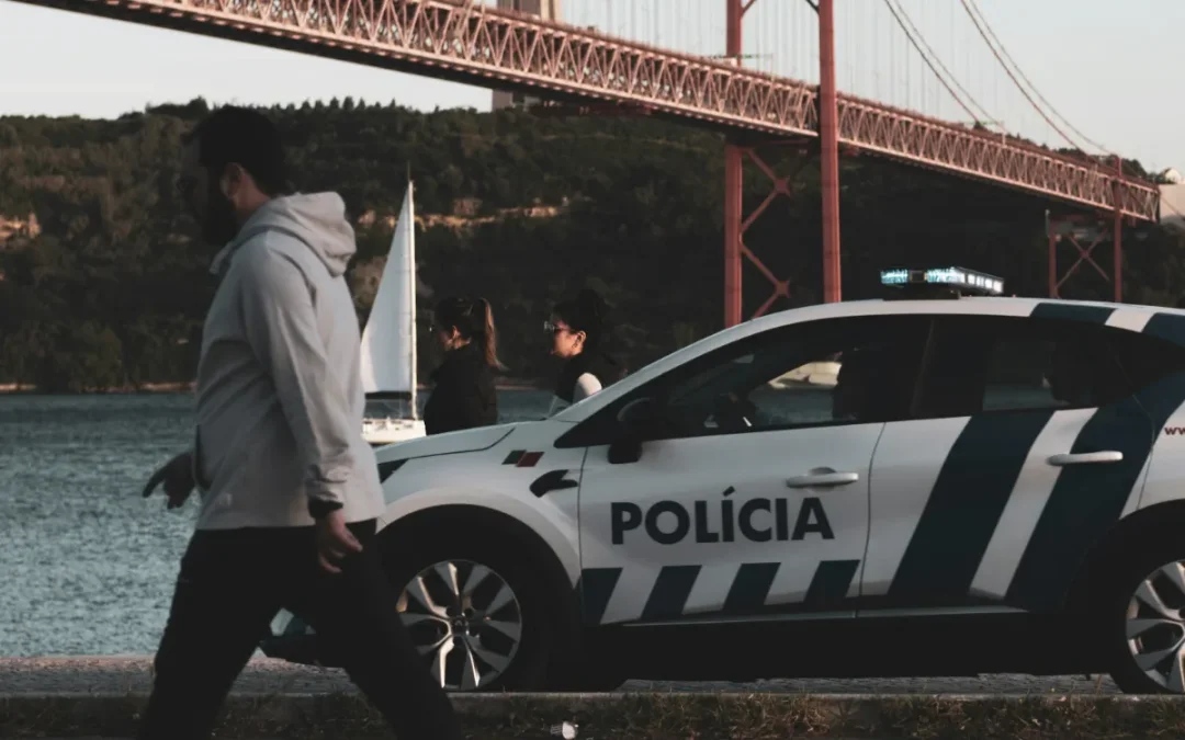 Handcuffed by two police officers, this Moroccan man dies twenty days later: they stand trial in Portugal