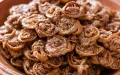 Chebbakia Confiscated in Sebta: Moroccan Traveler Denounces Customs Rules