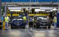 French Economy Minister Slams Renault, Peugeot for Offshore Production
