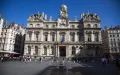 Having come to France as a volunteer, this Moroccan woman lands a permanent contract… then receives an OQTF