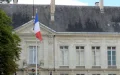 Her ten-year residence card is granted, but the prefecture refuses to give it to her before her trip to Morocco