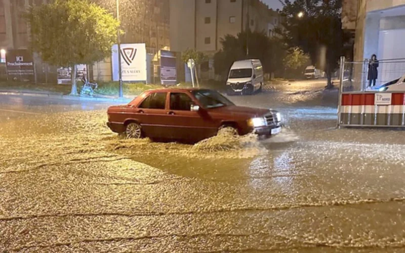 After his son's fall into a sewer, he drags the city of Tangier to court