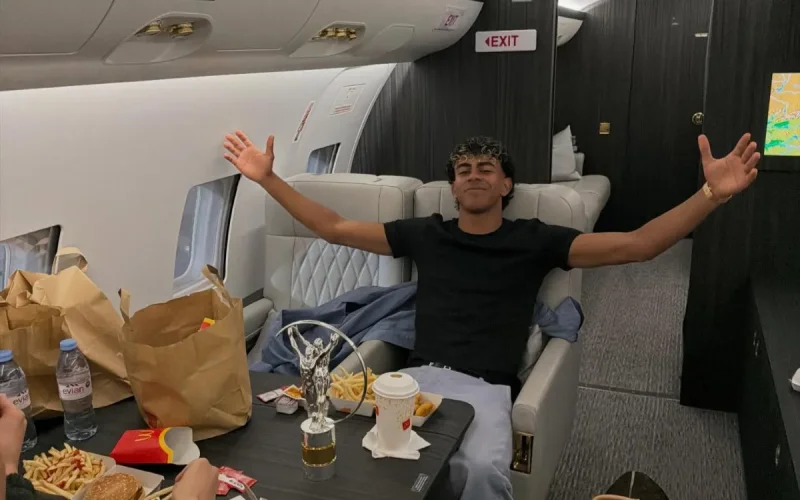 After his triumph in Madrid, Lamine Yamal treats himself to McDonald's on a private jet