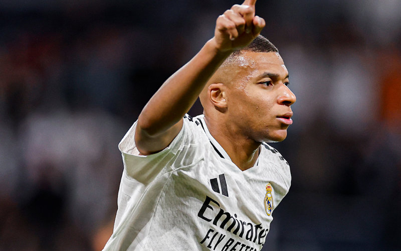 Alavés Defender Benched After Requesting Mbappé's Jersey Mid-Match