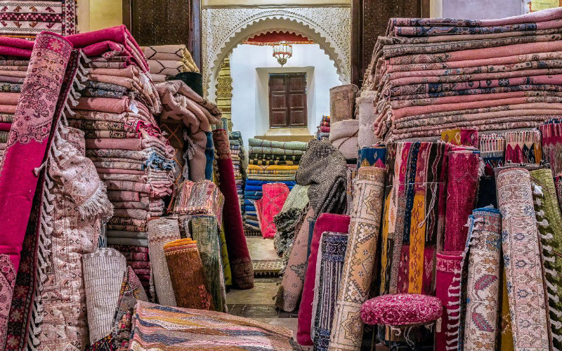 American Tourist Scammed in Fez: $45,000 Carpet Scheme Sparks Investigation