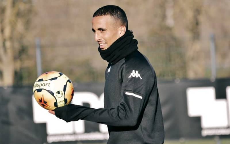 Angers Striker Rachid Alioui Hospitalized with Serious Illness, Coach Confirms